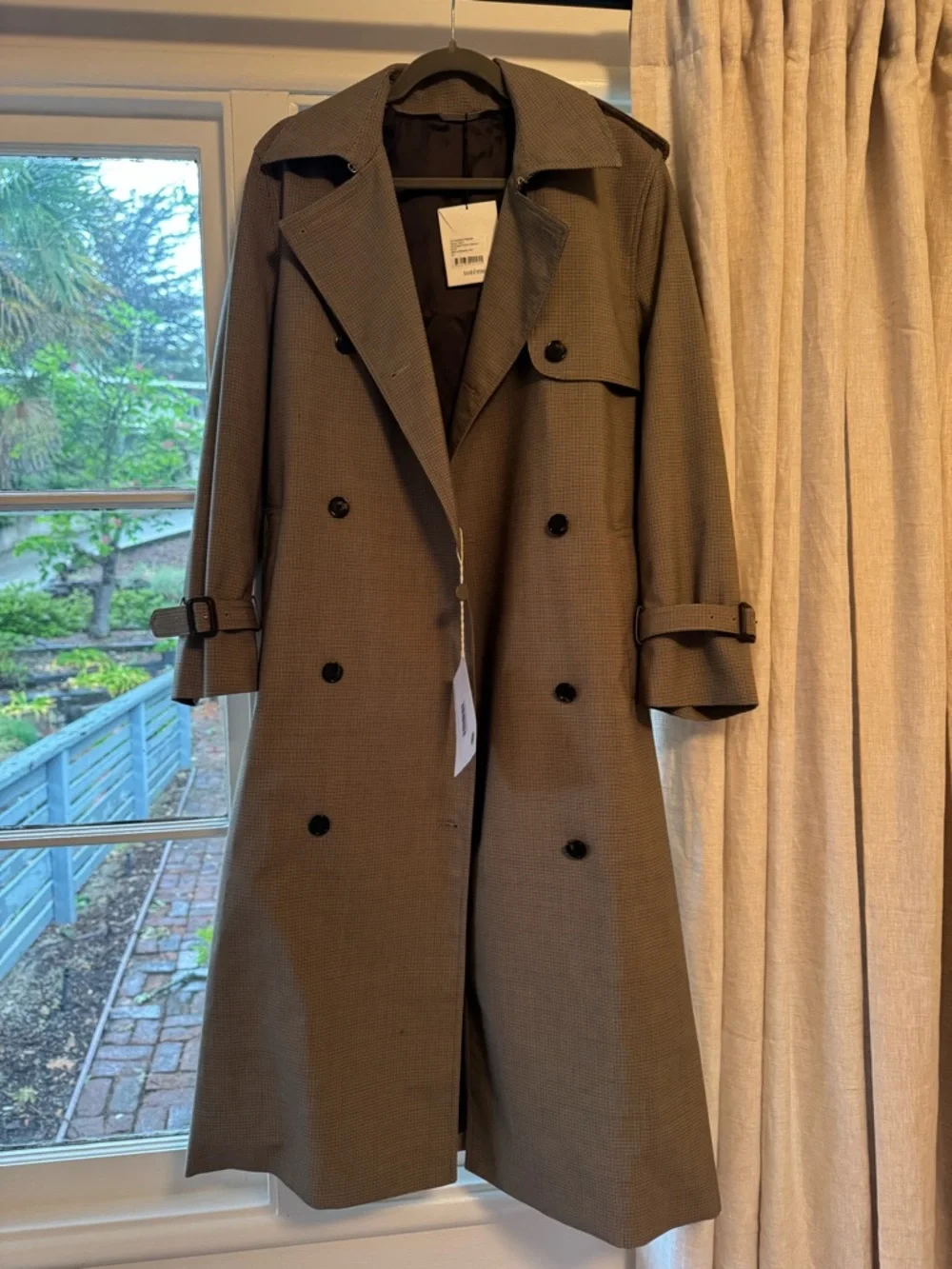 Toteme Double-Breasted Trench Coat in Brown Houndstooth - Picture 2 of 5